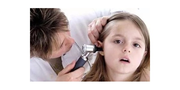 儿童多发中耳疾病，该如何为他们选配助听器？