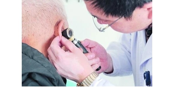 听力学家和听力仪器专家具备的能力有什么不同 ？