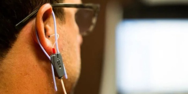 耳背式助听器在正式交付给用户之前应该注意些什么呢？