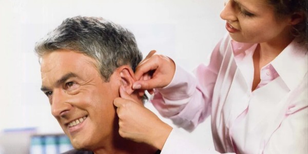 戴上助听器后，为何有的人会感觉有回声？